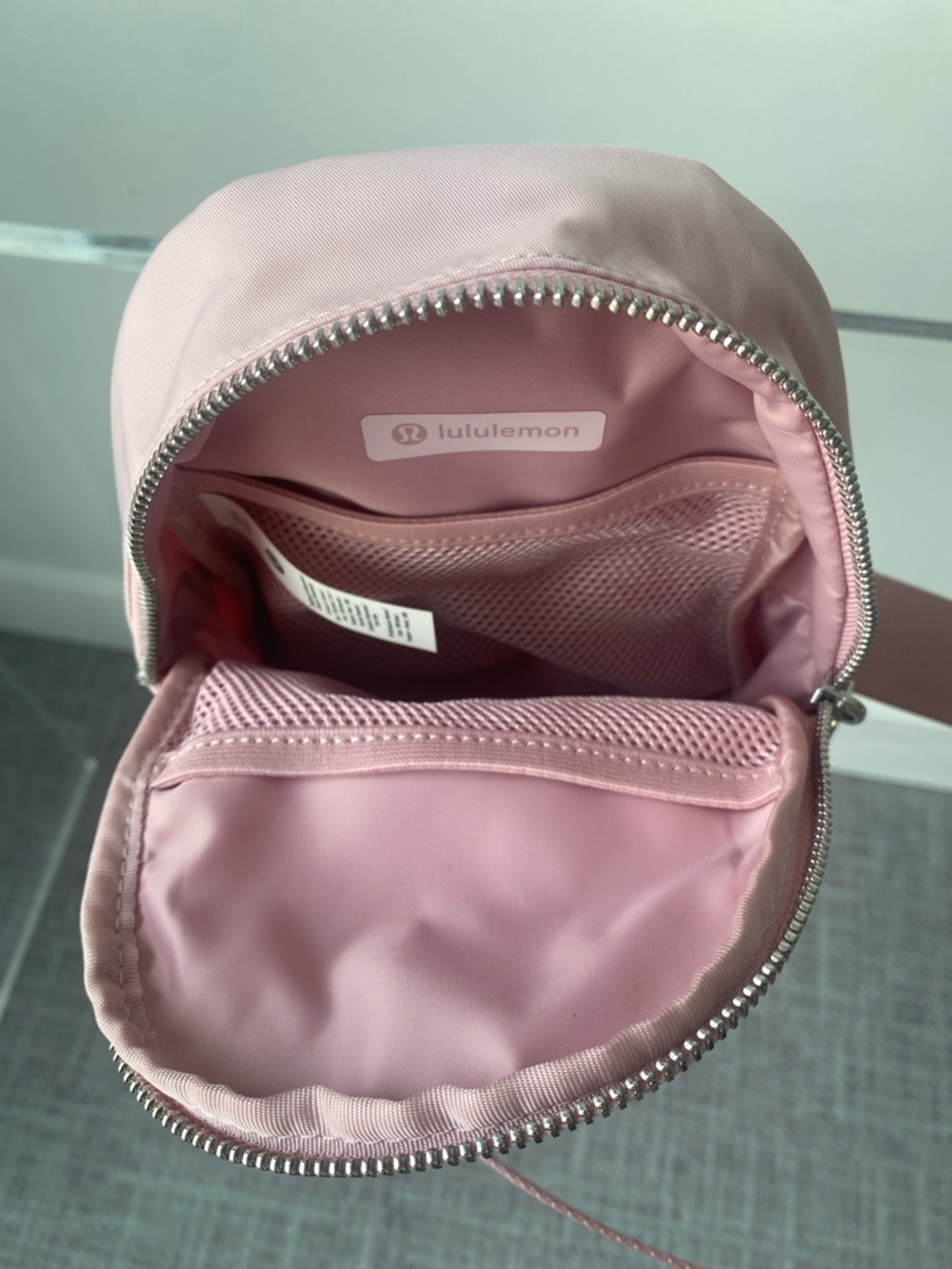 lululemon Everywhere Sling Bag Small 2L - Pink Haze - Picture 5 of 6